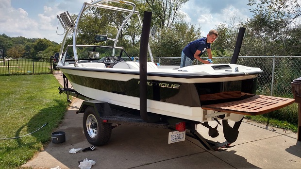 Click image for larger version

Name:	Nautique2001rear.jpg
Views:	266
Size:	118.2 KB
ID:	483645