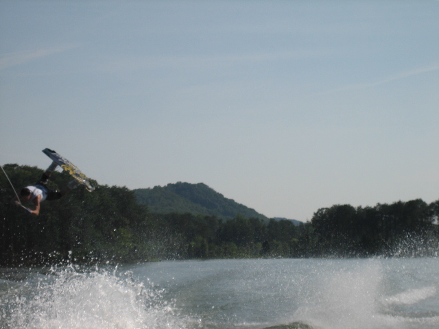 Click image for larger version

Name:	wakeboarding_2009_001.jpg
Views:	1225
Size:	115.5 KB
ID:	357048