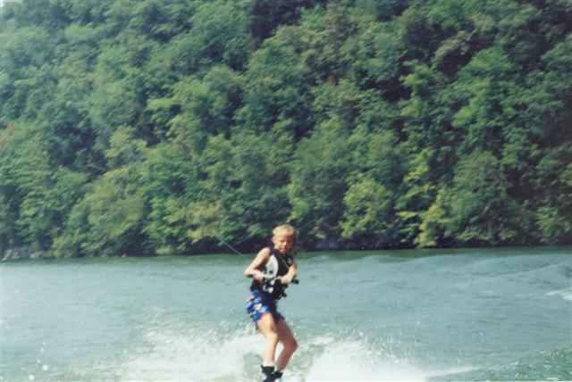 Click image for larger version

Name:	wakeboarding_002.jpg
Views:	1208
Size:	46.4 KB
ID:	357186