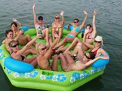 Click image for larger version

Name:	party_island.jpg
Views:	1544
Size:	27.6 KB
ID:	357704