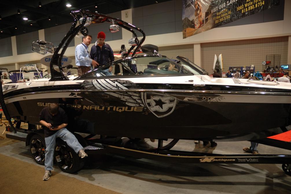 Click image for larger version

Name:	boat show 2010_0006.jpg
Views:	329
Size:	94.1 KB
ID:	359242