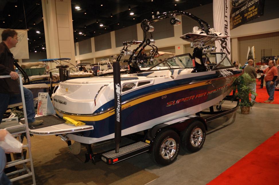 Click image for larger version

Name:	boat show 2010_0010.jpg
Views:	277
Size:	95.3 KB
ID:	359243