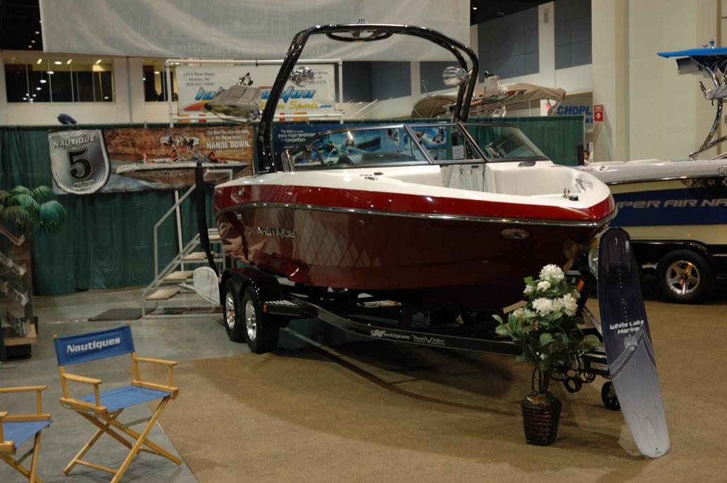 Click image for larger version

Name:	boat show 2010_0008.jpg
Views:	308
Size:	92.7 KB
ID:	359245