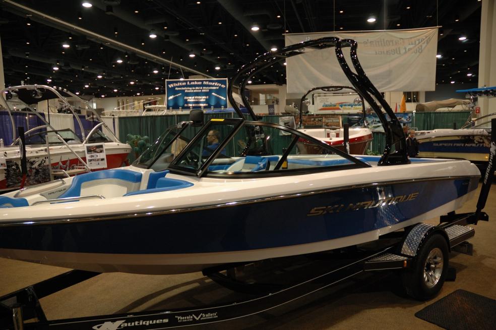 Click image for larger version

Name:	boat show 2010_0007.jpg
Views:	283
Size:	94.8 KB
ID:	359247