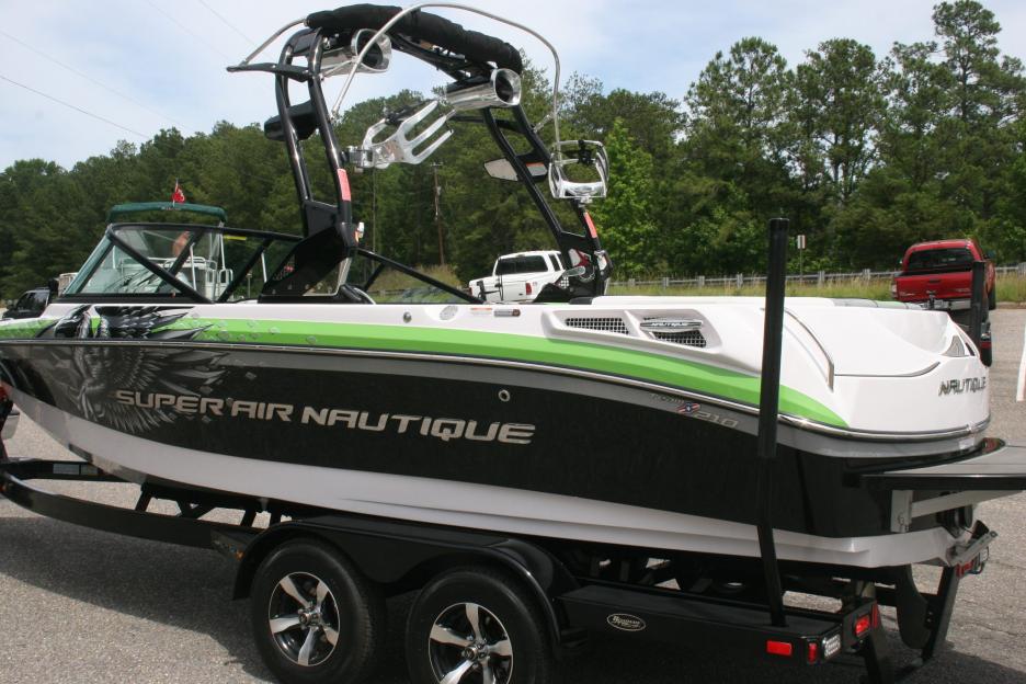 Click image for larger version

Name:	nautique.jpg
Views:	264
Size:	96.9 KB
ID:	364264