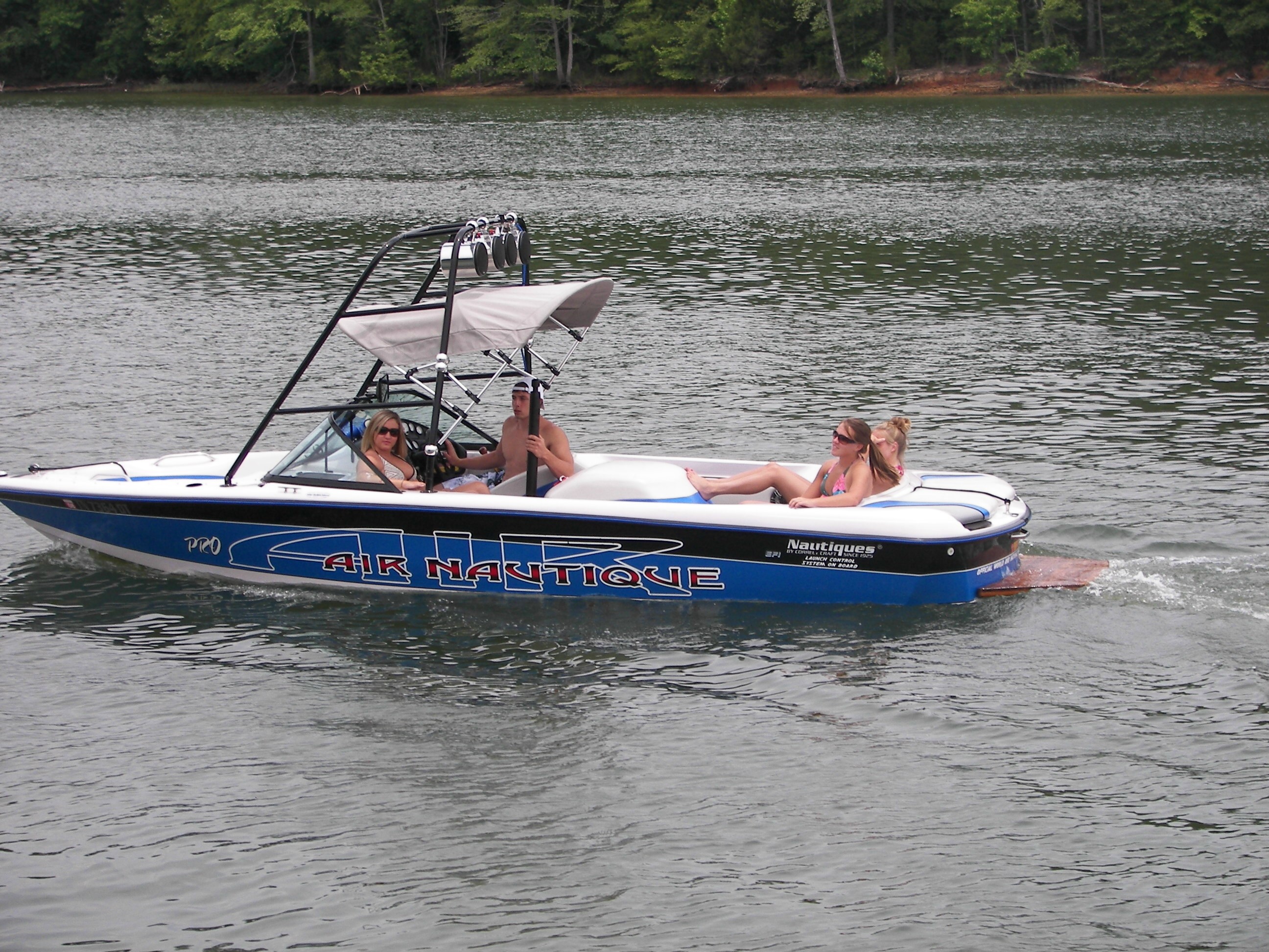 Click image for larger version

Name:	nautique_147.jpg
Views:	1372
Size:	1.22 MB
ID:	369762