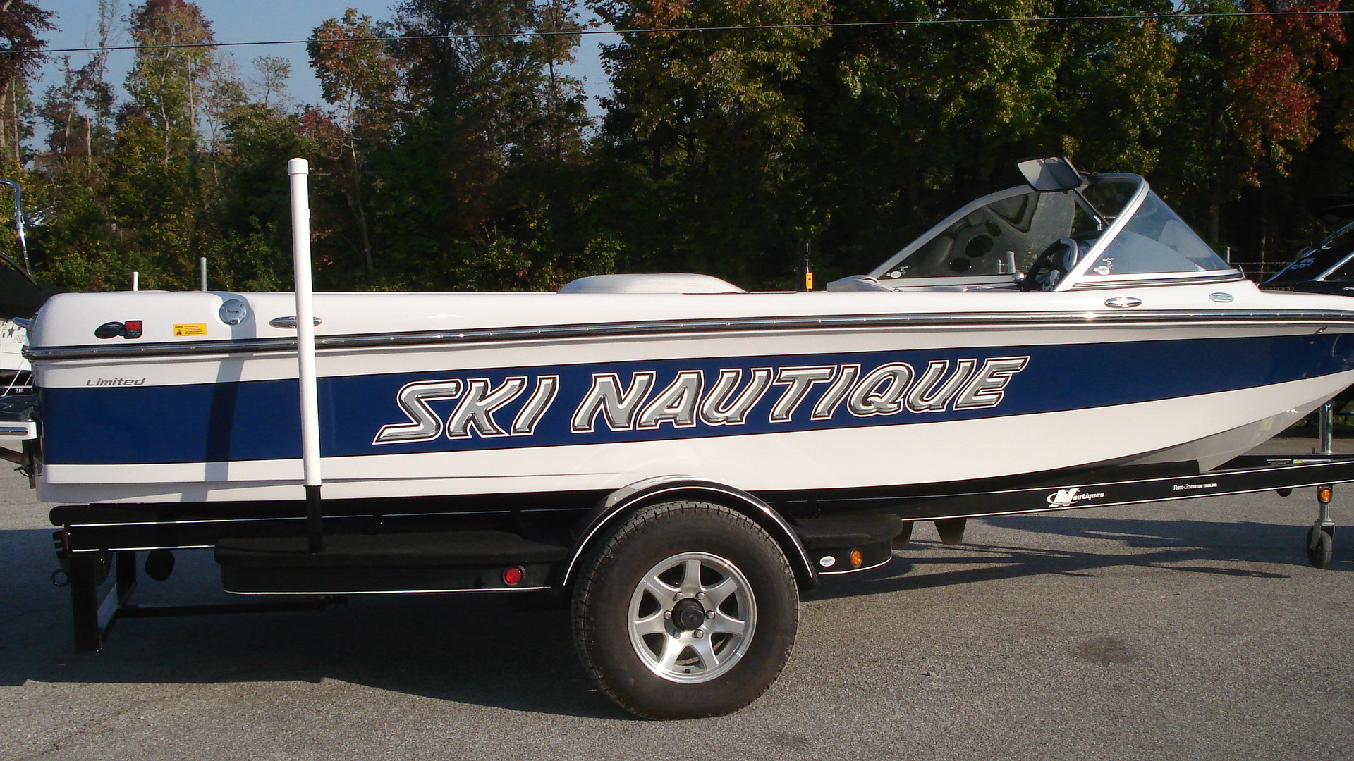 Click image for larger version

Name:	2007_nautique_001.jpg
Views:	511
Size:	878.2 KB
ID:	370253