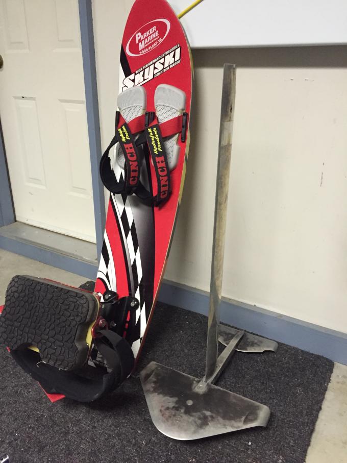 Complete Sky Ski with new Cinch foot and waist straps.